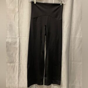SPANX Booty Boost Black Flare size L petite high waist yoga Pilates flattering